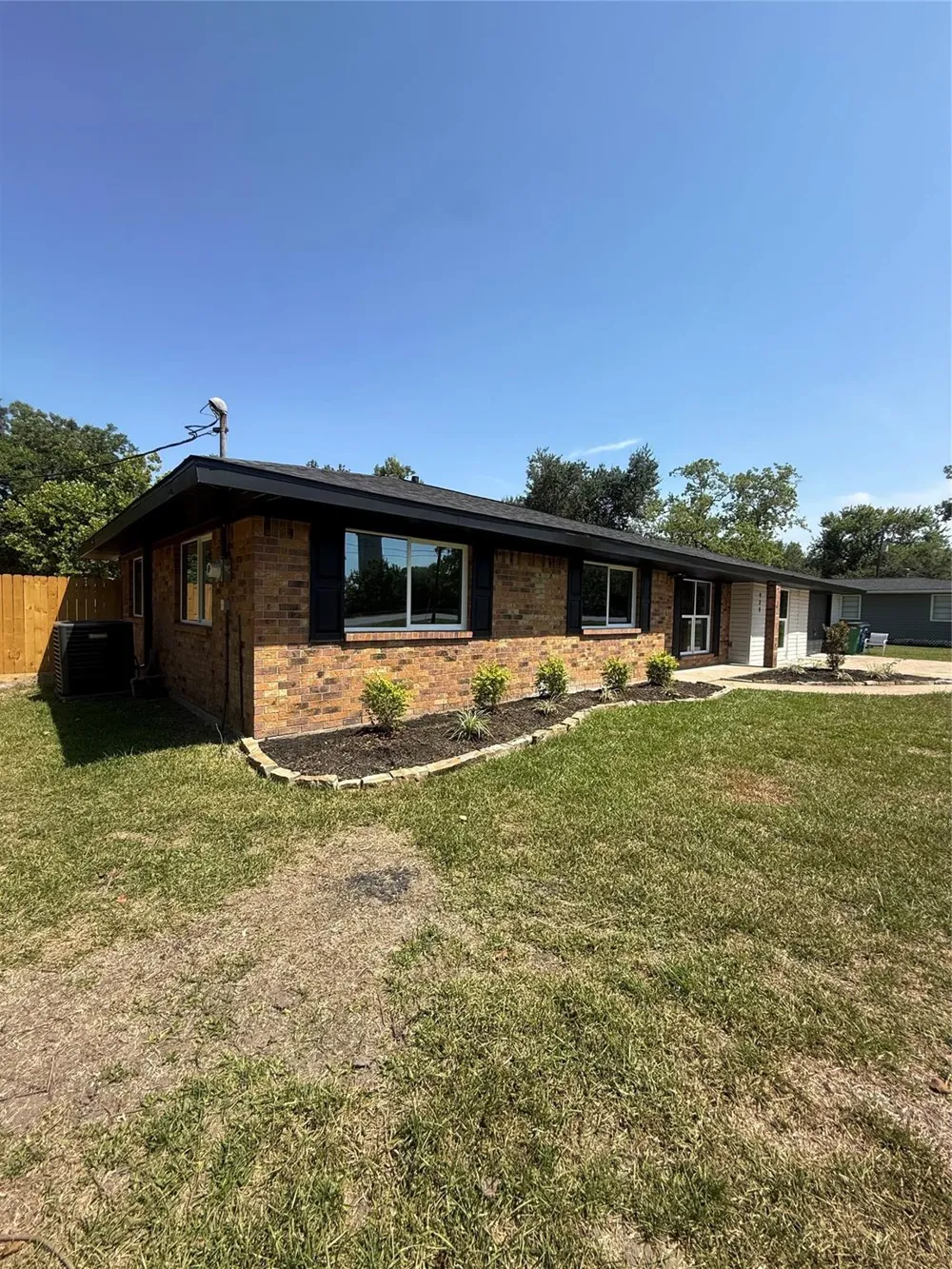 909 S Downing Road Angleton, TX 77515