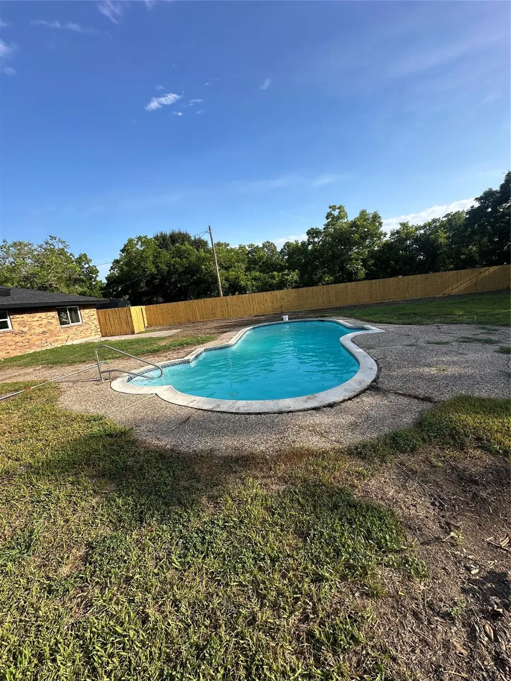 909 S Downing Road Angleton, TX 77515