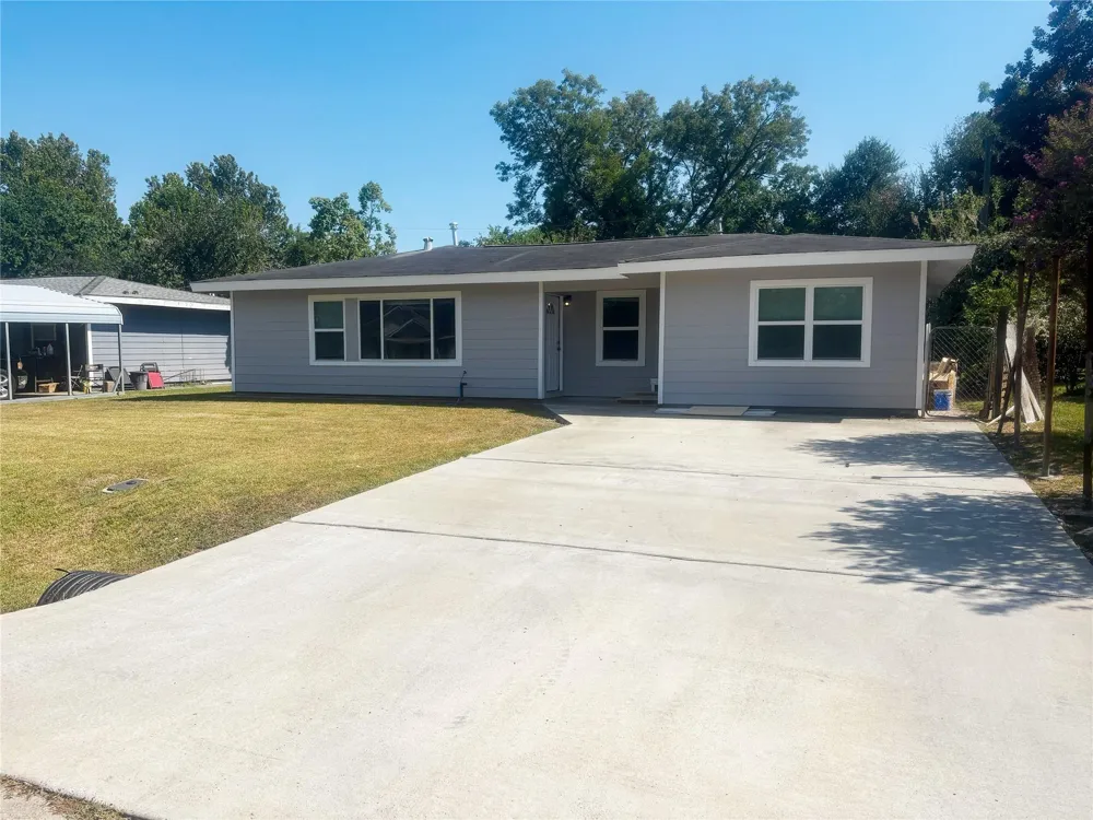 225 Sarlee Drive La Marque, TX 77568