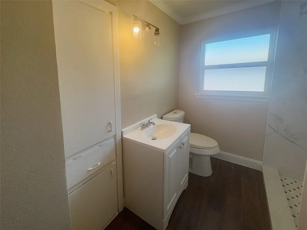 225 Sarlee Drive La Marque, TX 77568