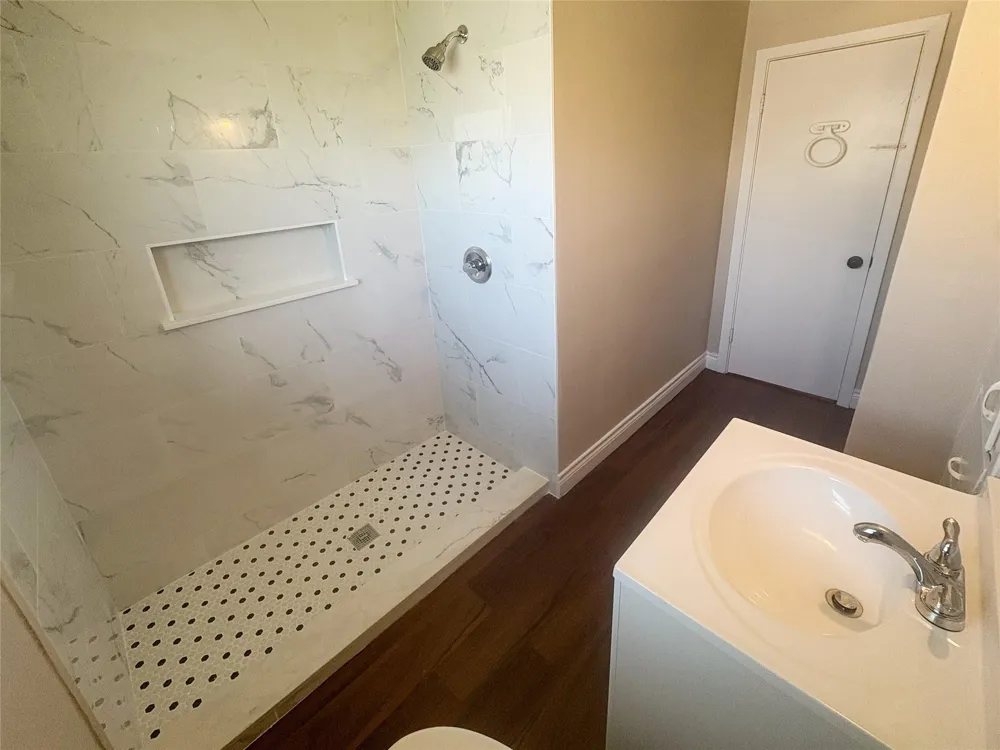 225 Sarlee Drive La Marque, TX 77568