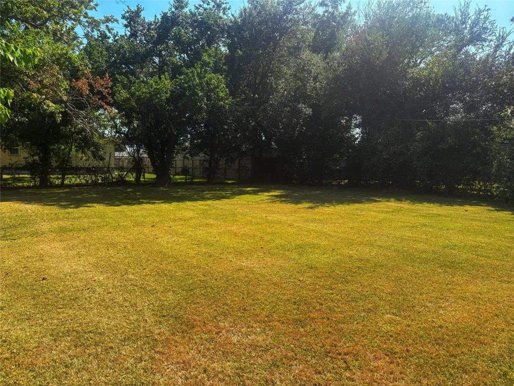 225 Sarlee Drive La Marque, TX 77568