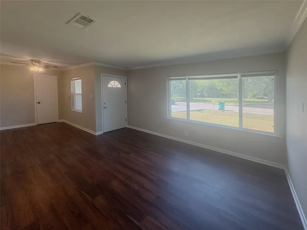 225 Sarlee Drive La Marque, TX 77568