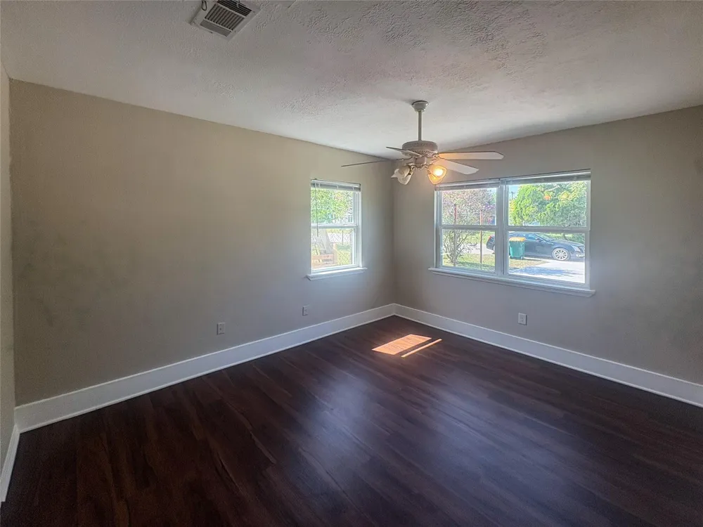 225 Sarlee Drive La Marque, TX 77568