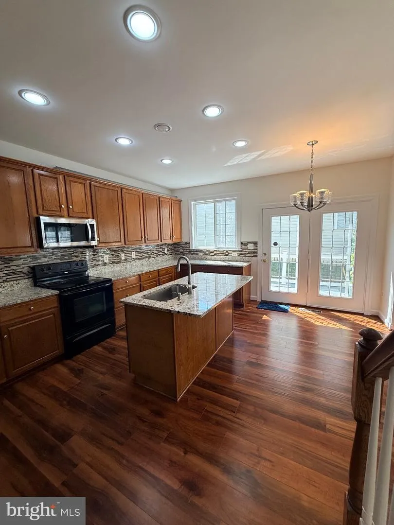 8140 GILROY DRIVE Lorton, VA 22079