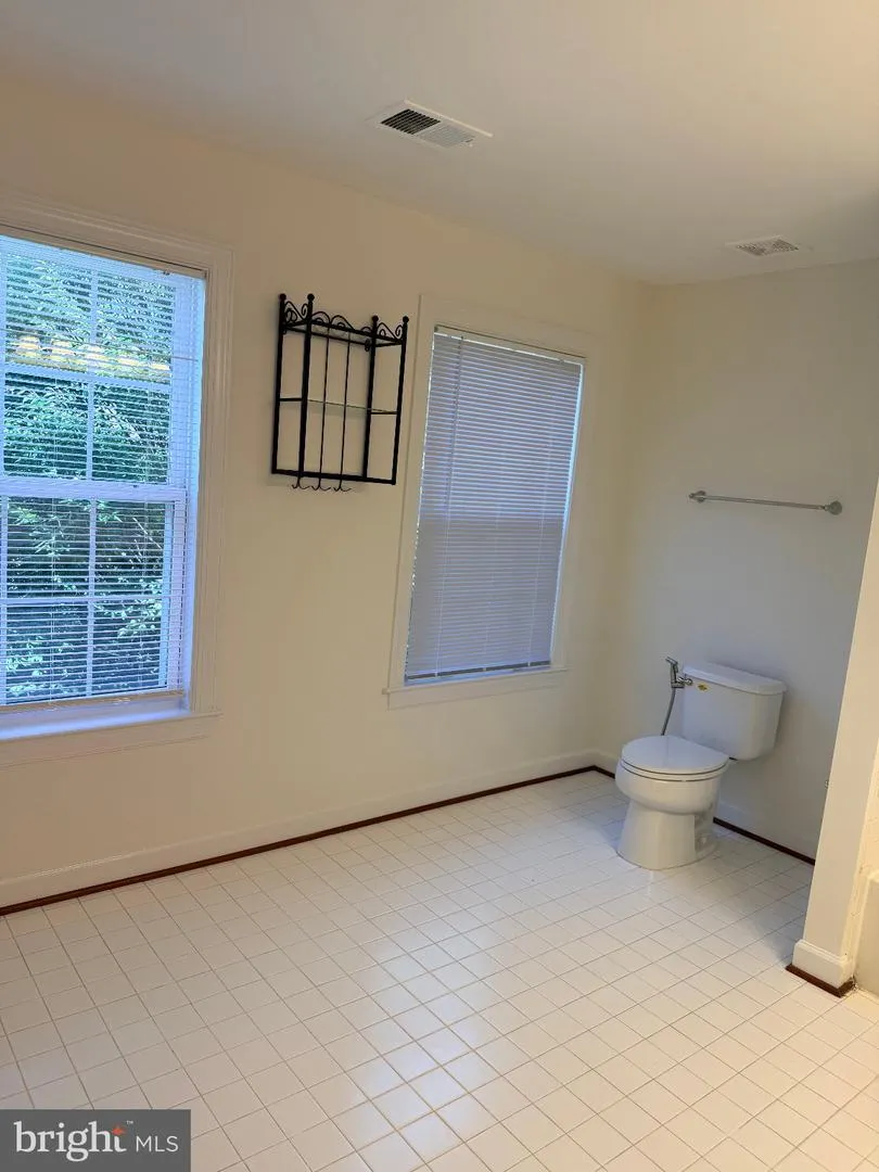 8140 GILROY DRIVE Lorton, VA 22079
