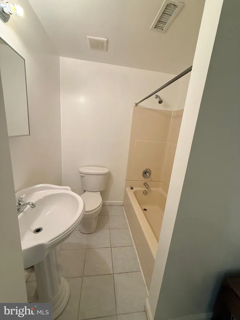 8140 GILROY DRIVE Lorton, VA 22079