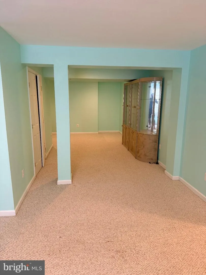 8140 GILROY DRIVE Lorton, VA 22079