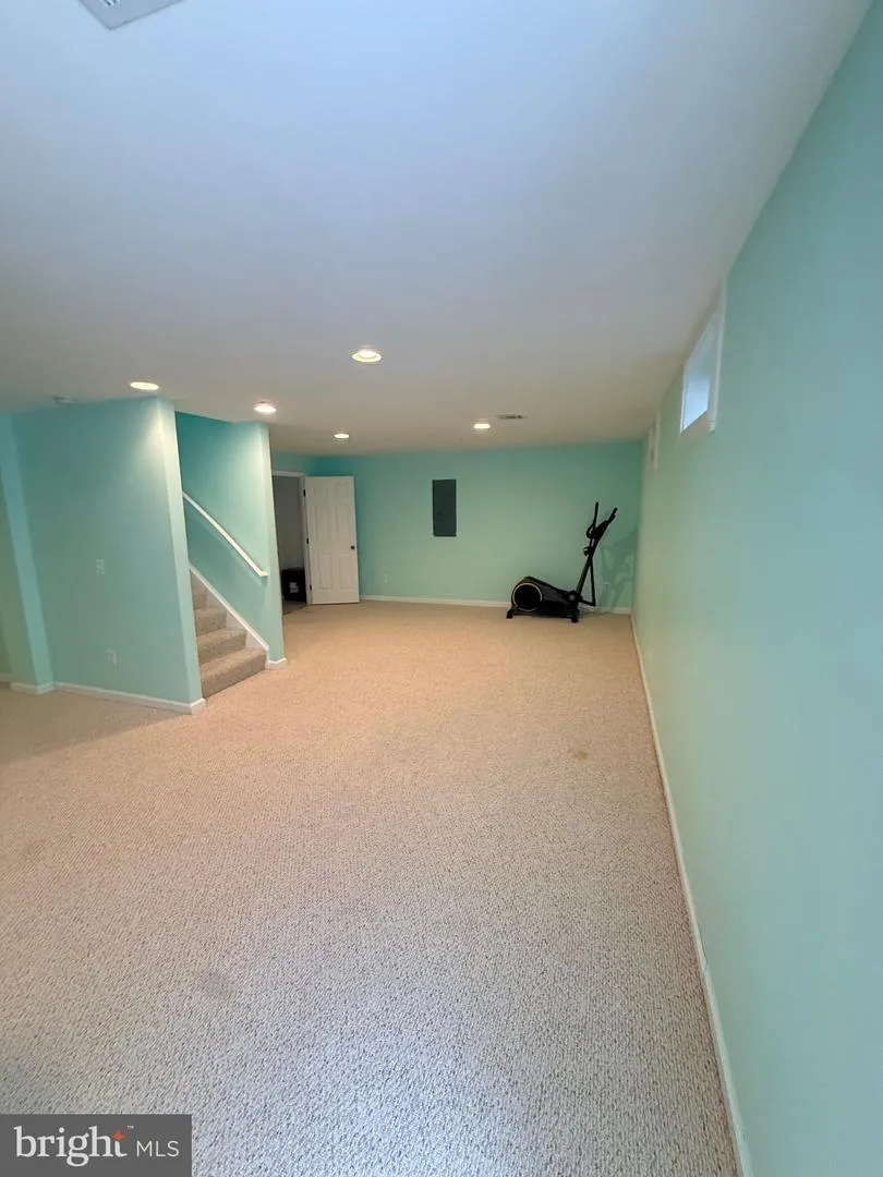 8140 GILROY DRIVE Lorton, VA 22079