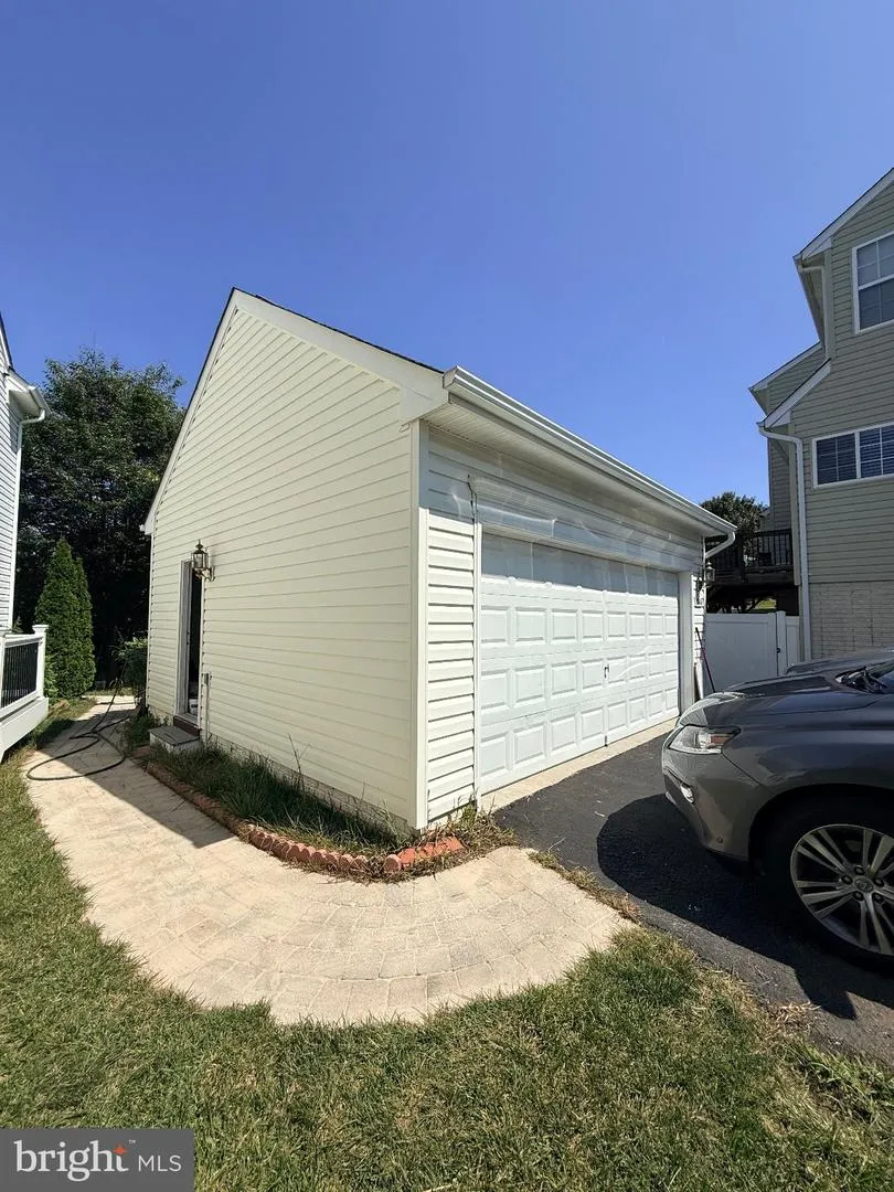 8140 GILROY DRIVE Lorton, VA 22079
