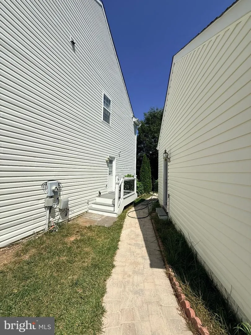 8140 GILROY DRIVE Lorton, VA 22079