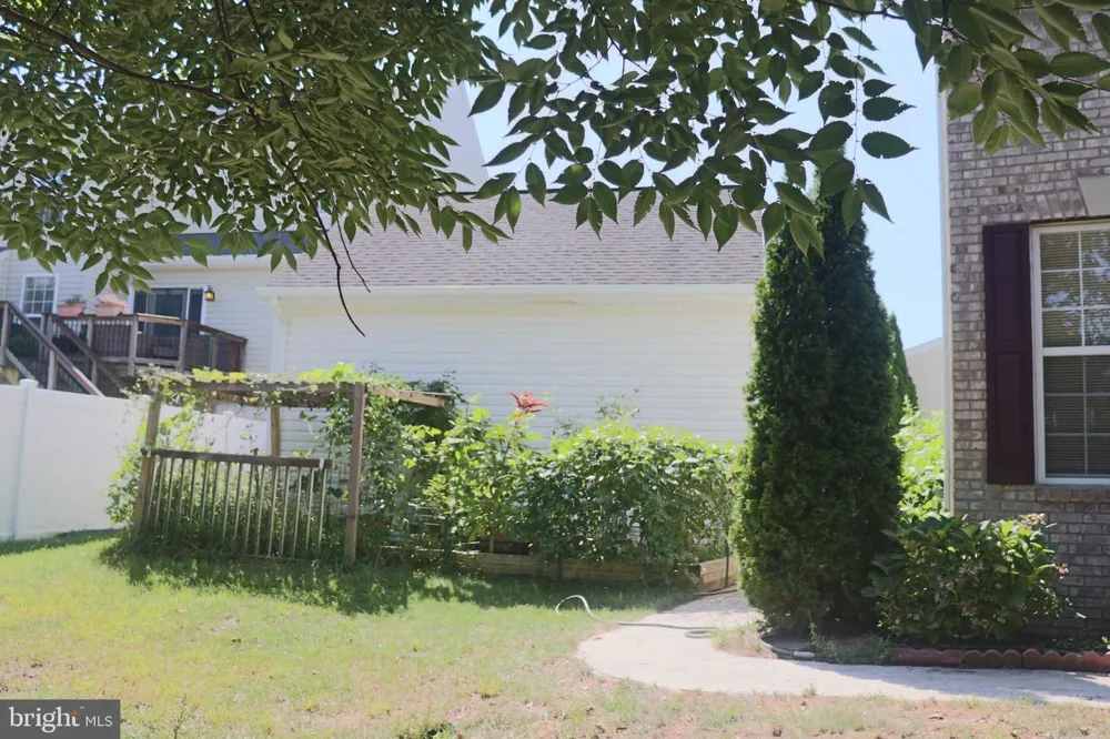 8140 GILROY DRIVE Lorton, VA 22079