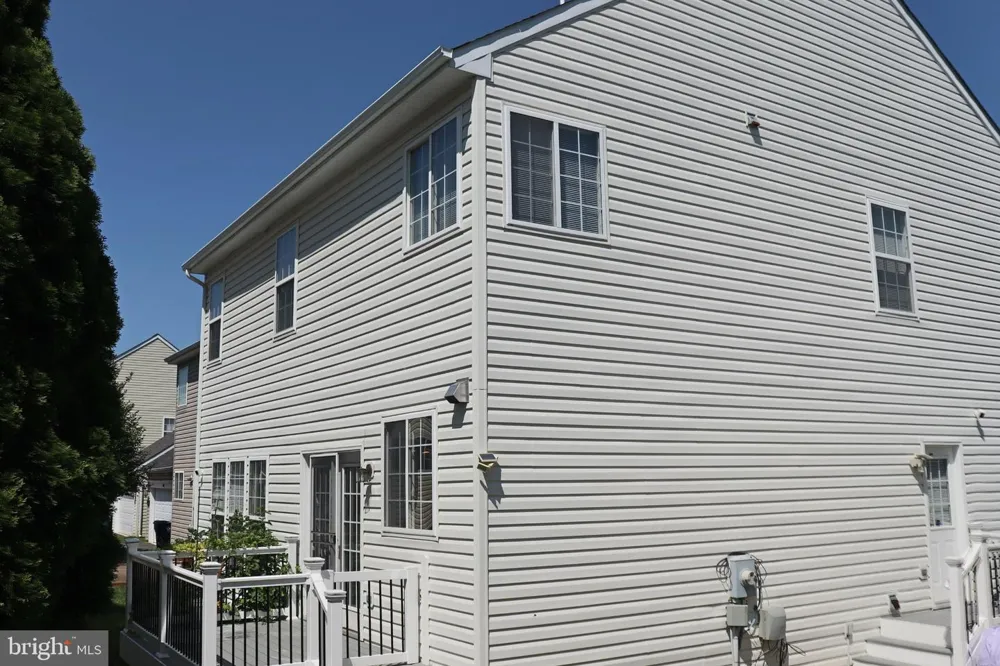 8140 GILROY DRIVE Lorton, VA 22079