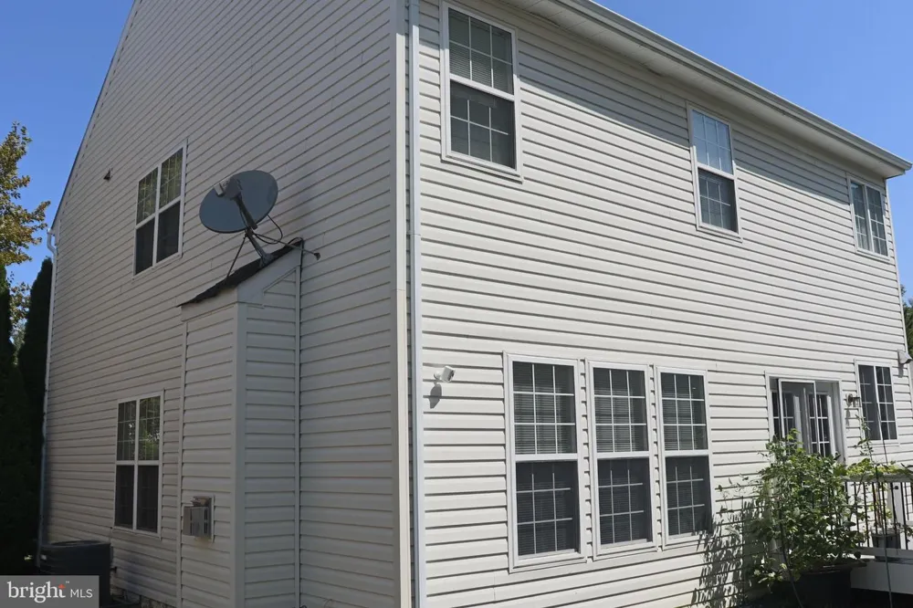8140 GILROY DRIVE Lorton, VA 22079