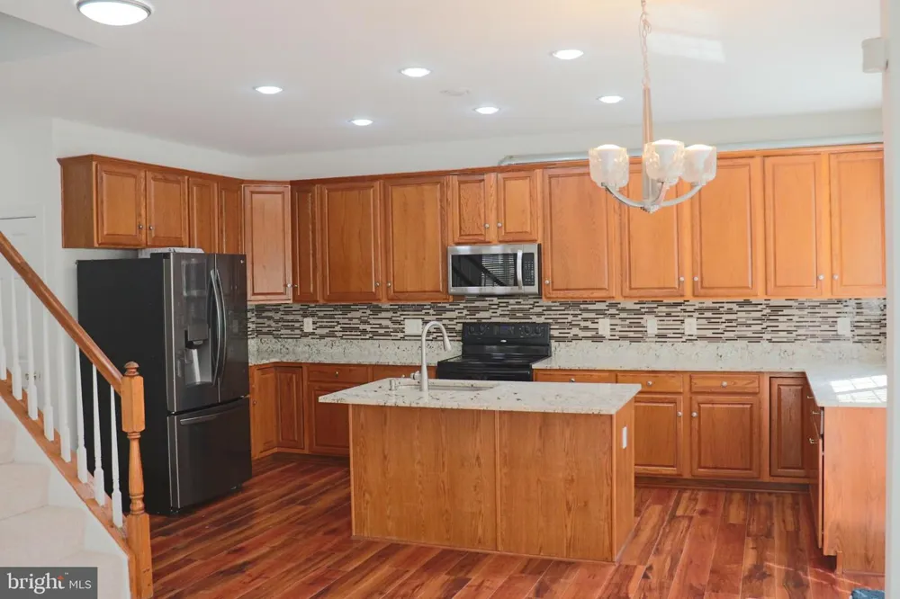 8140 GILROY DRIVE Lorton, VA 22079