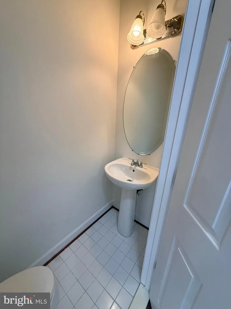 8140 GILROY DRIVE Lorton, VA 22079