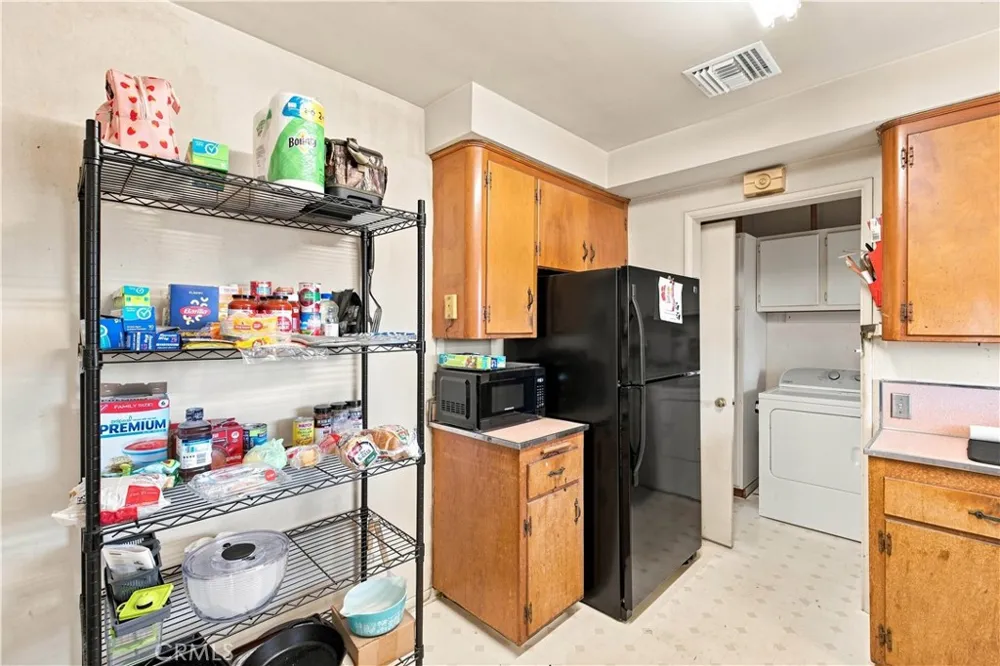 868 James Place Pomona, CA 91767