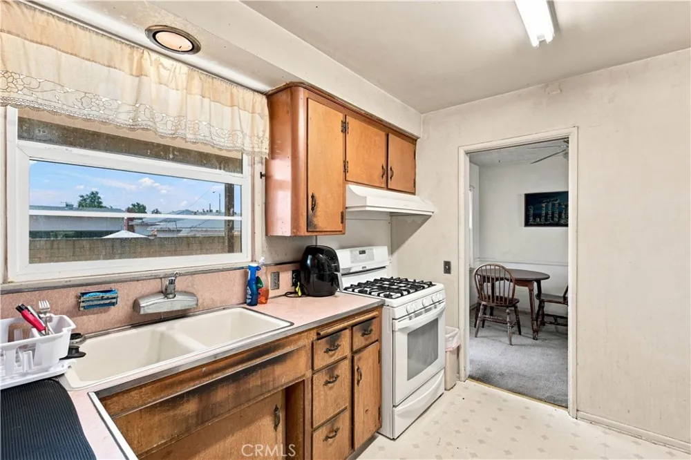 868 James Place Pomona, CA 91767