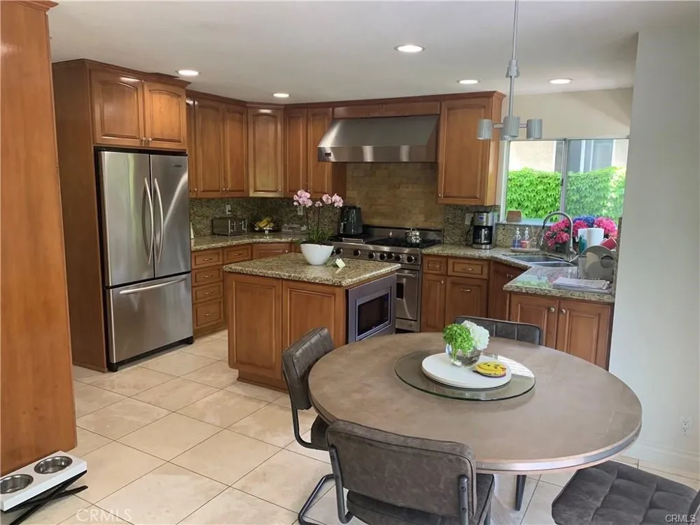 5013 Evanwood Avenue Oak Park, CA 91377