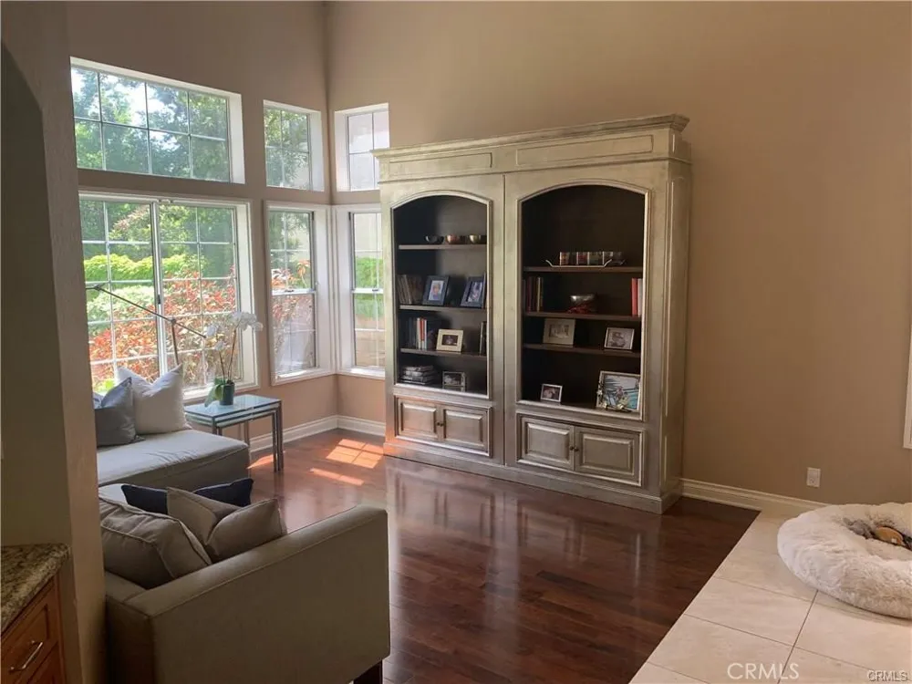 5013 Evanwood Avenue Oak Park, CA 91377