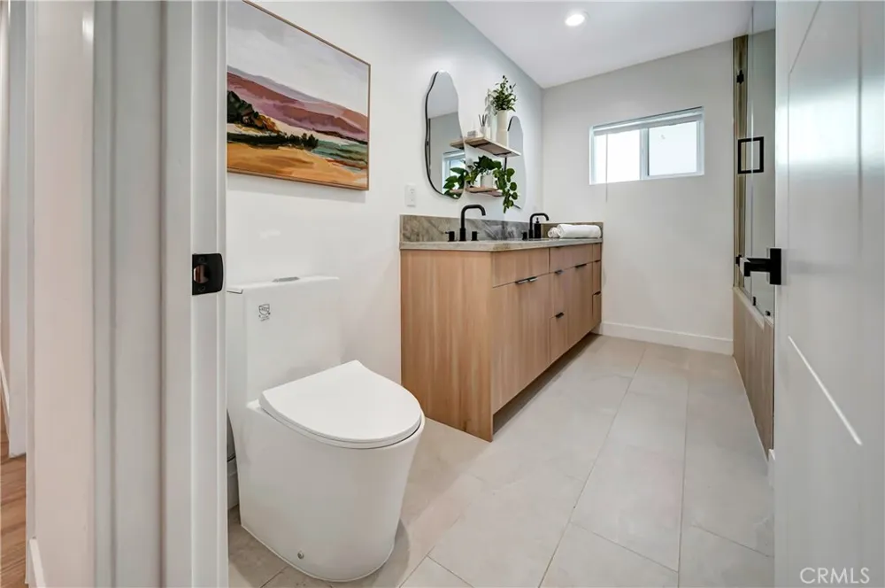 22120 Costanso Street Woodland Hills, CA 91364