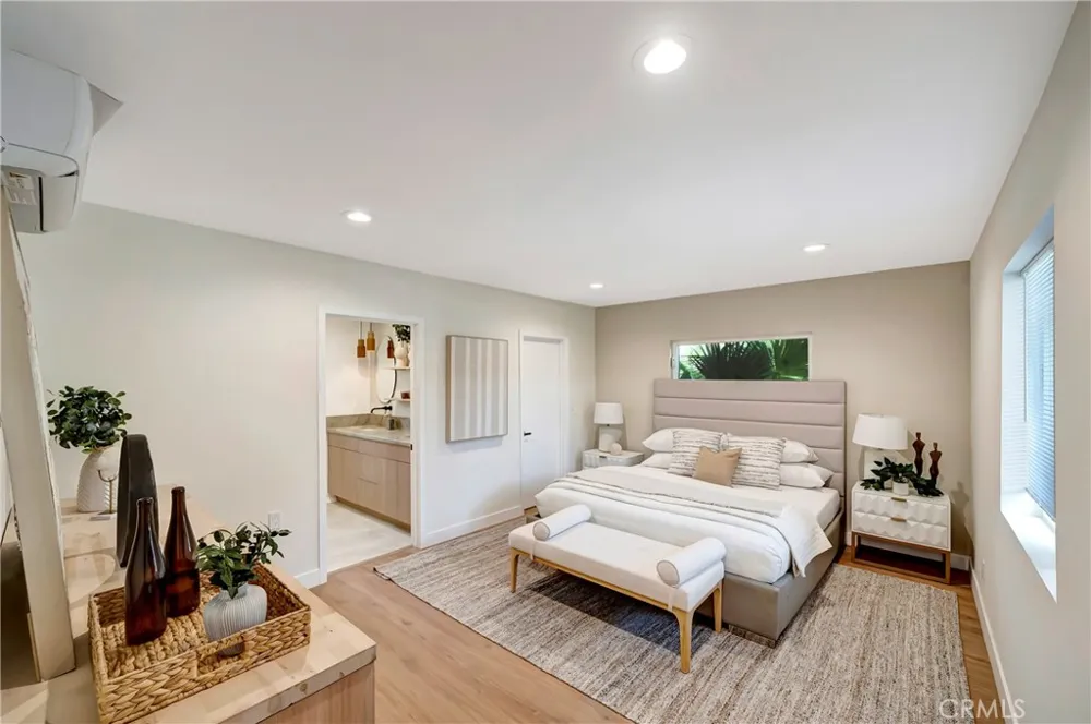 22120 Costanso Street Woodland Hills, CA 91364