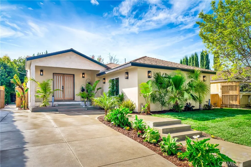 22120 Costanso Street Woodland Hills, CA 91364