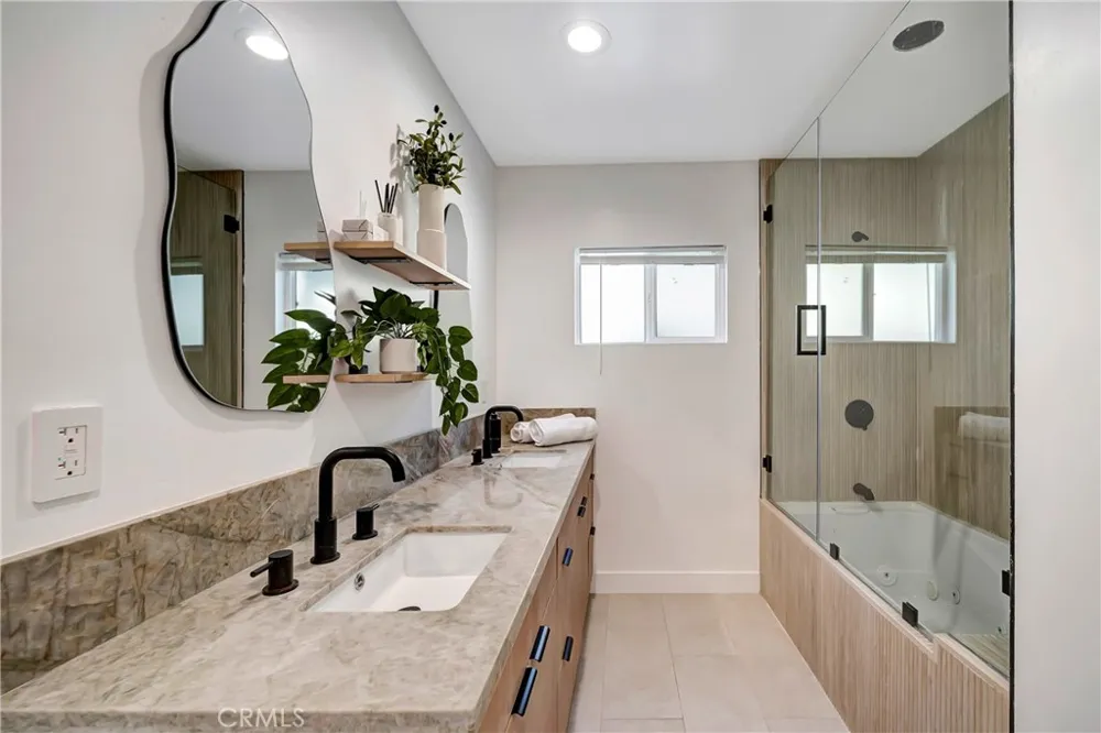 22120 Costanso Street Woodland Hills, CA 91364
