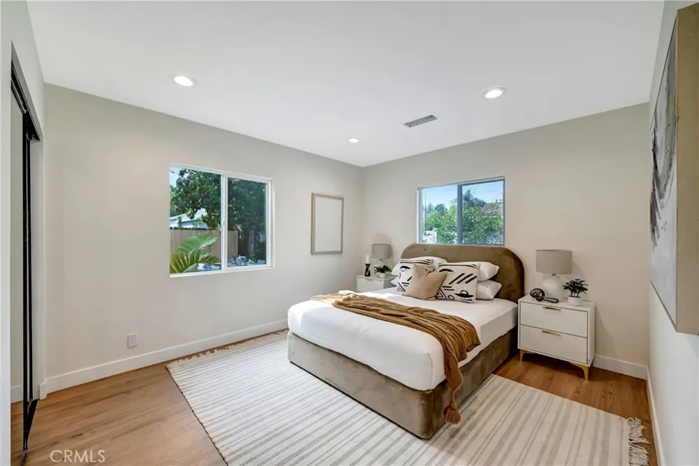 22120 Costanso Street Woodland Hills, CA 91364