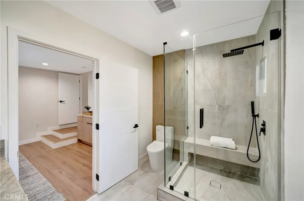 22120 Costanso Street Woodland Hills, CA 91364