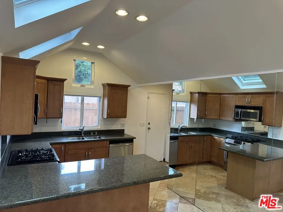2454 Penmar Venice, CA 90291