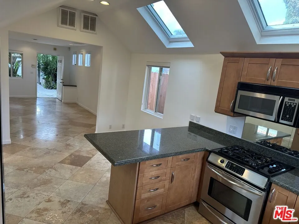 2454 Penmar Venice, CA 90291