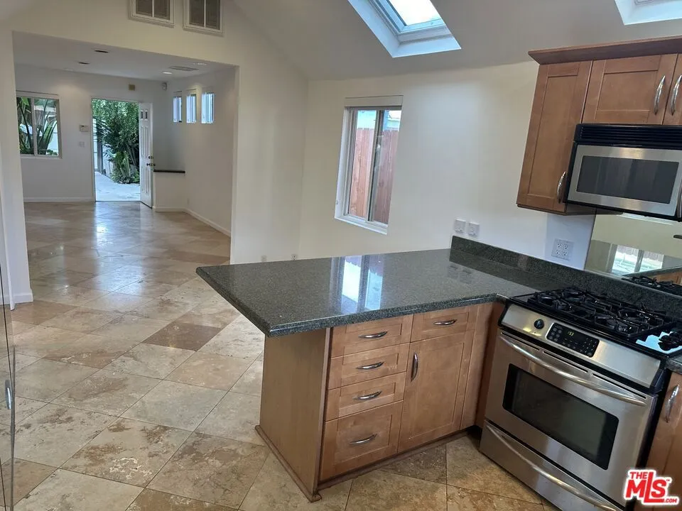 2454 Penmar Venice, CA 90291