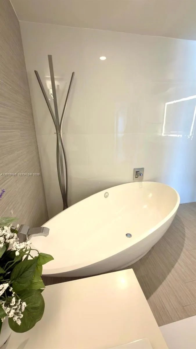330 Sunny Isles Blvd #1001 Sunny Isles Beach, FL 33160