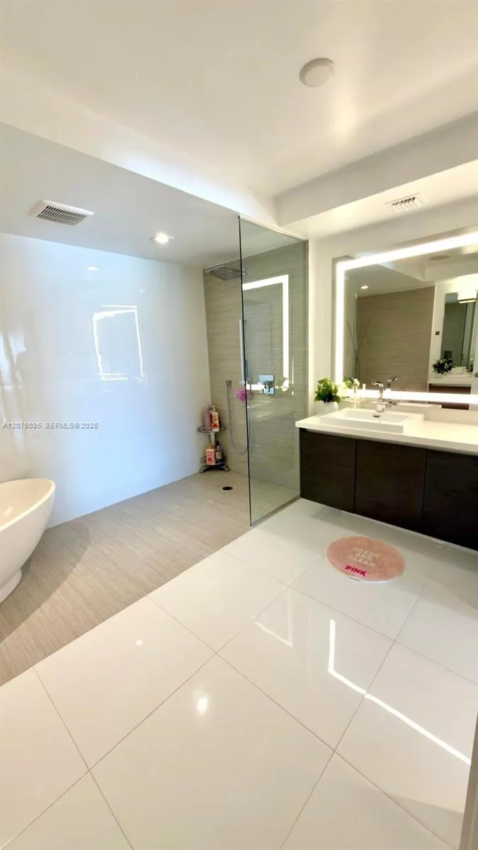 330 Sunny Isles Blvd #1001 Sunny Isles Beach, FL 33160