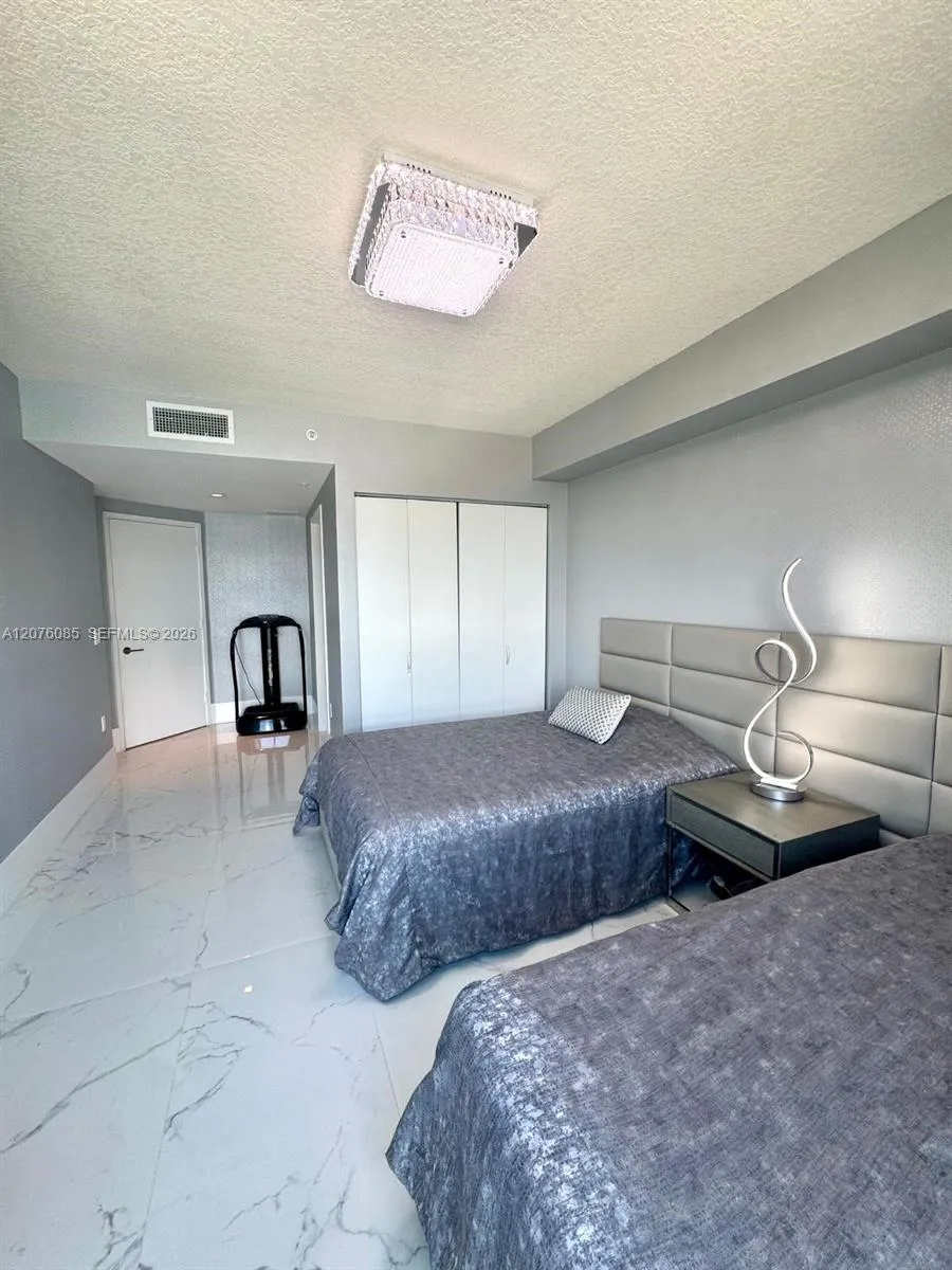 330 Sunny Isles Blvd #1001 Sunny Isles Beach, FL 33160