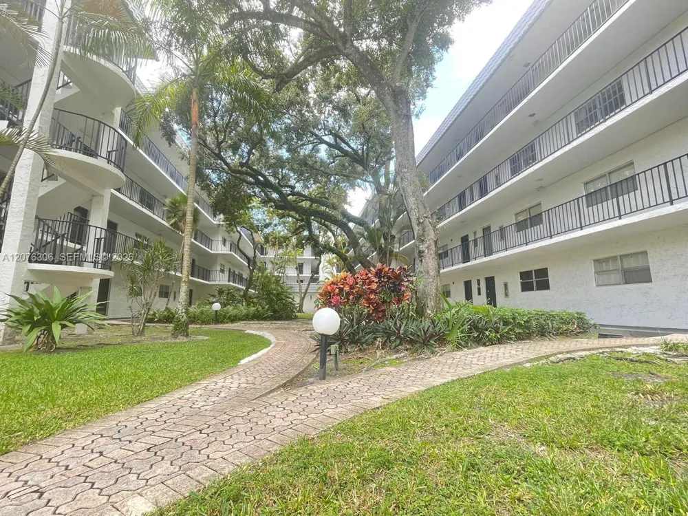 3280 Spanish Moss Ter #103 Lauderhill, FL 33319