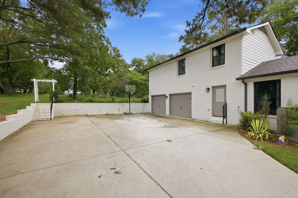 814 Wilson Pike Brentwood, TN 37027