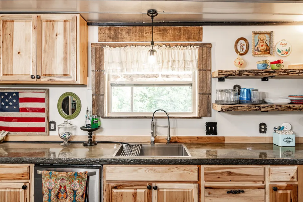 2313 Little Bartons Creek Rd Cumberland Furnace, TN 37051