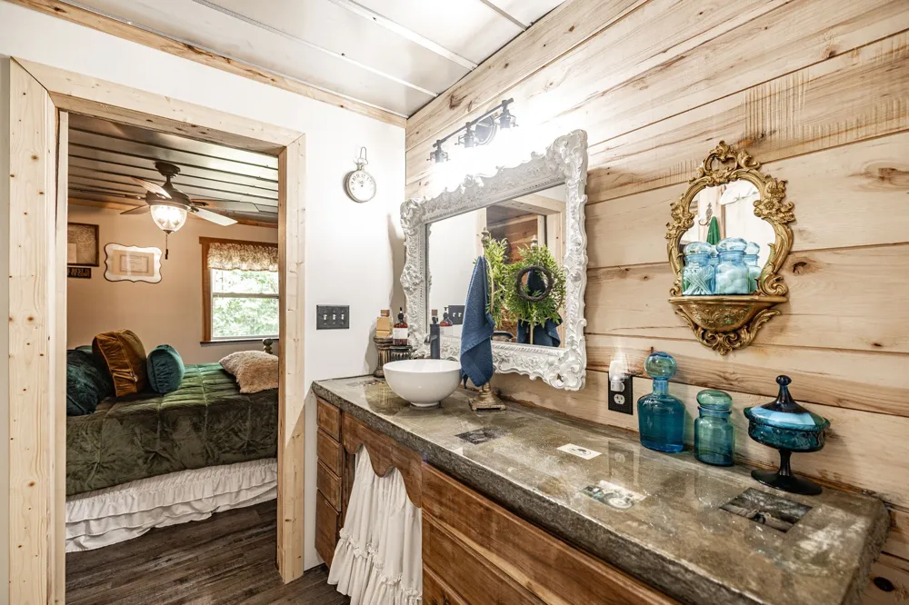 2313 Little Bartons Creek Rd Cumberland Furnace, TN 37051