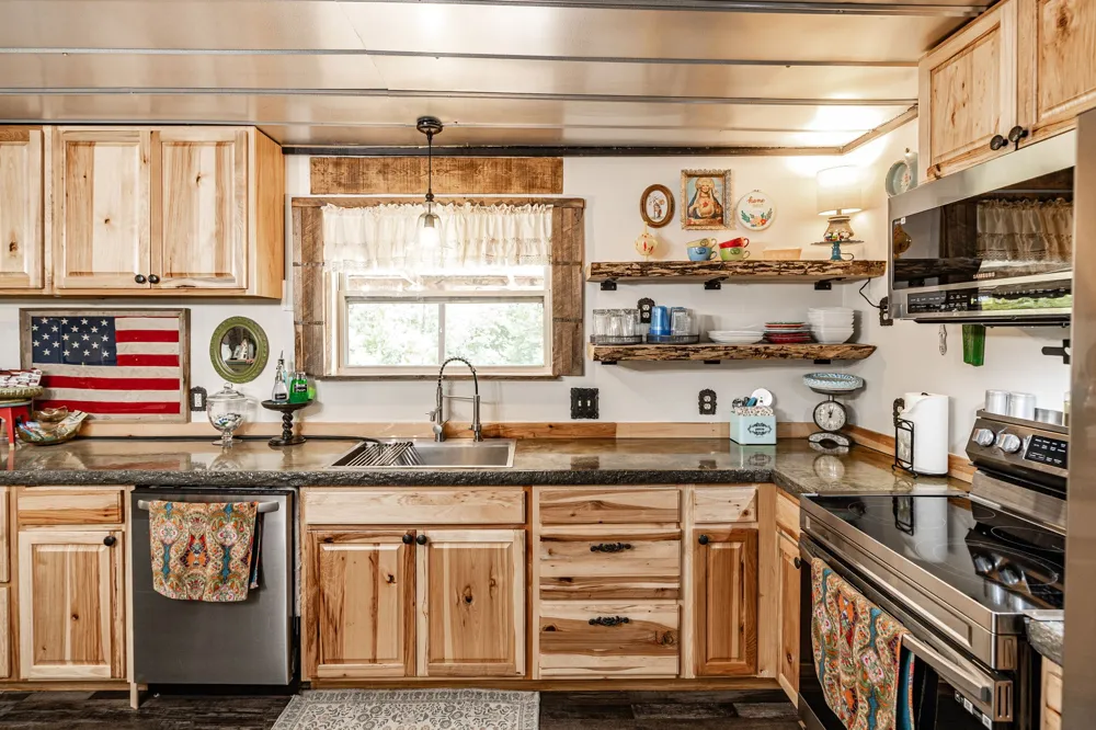2313 Little Bartons Creek Rd Cumberland Furnace, TN 37051
