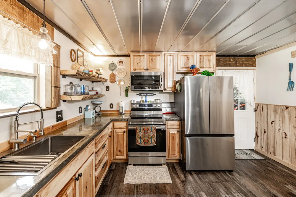 2313 Little Bartons Creek Rd Cumberland Furnace, TN 37051