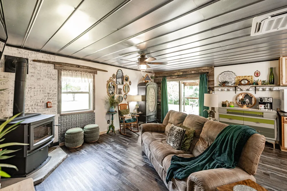 2313 Little Bartons Creek Rd Cumberland Furnace, TN 37051