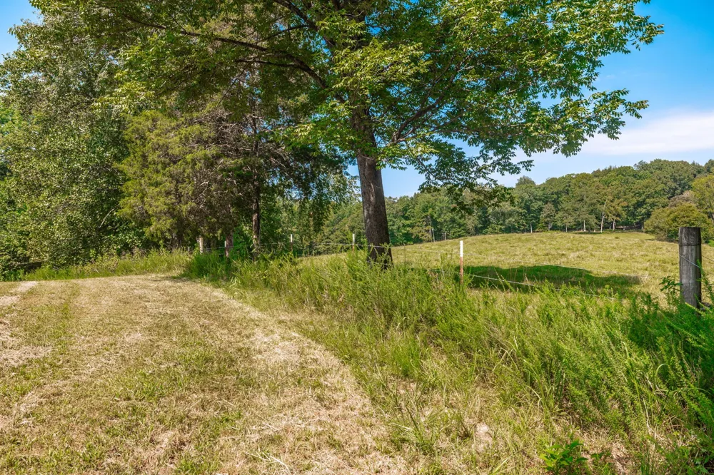 2313 Little Bartons Creek Rd Cumberland Furnace, TN 37051