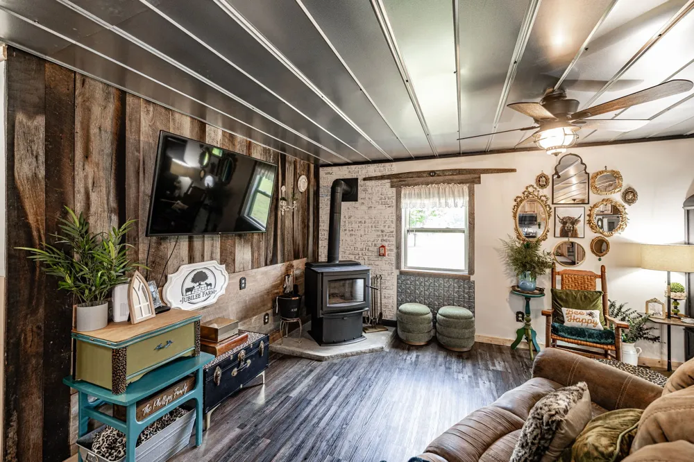 2313 Little Bartons Creek Rd Cumberland Furnace, TN 37051