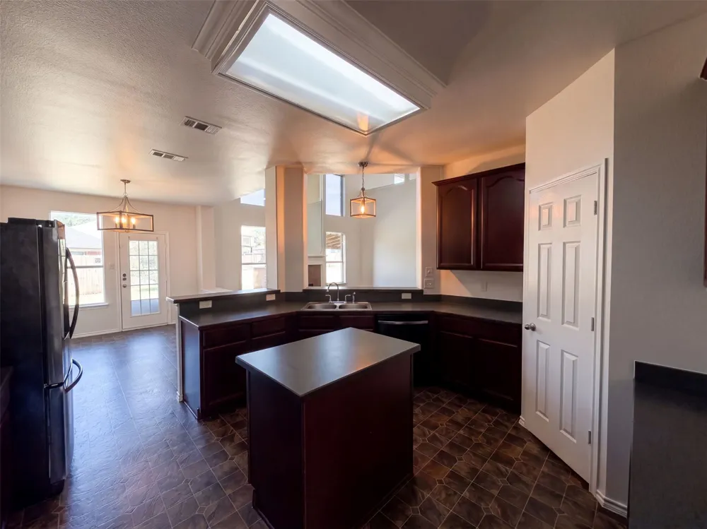 1402 Stone Oak Court Cedar Hill, TX 75104