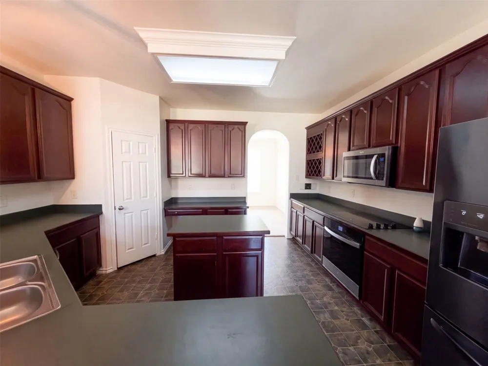 1402 Stone Oak Court Cedar Hill, TX 75104