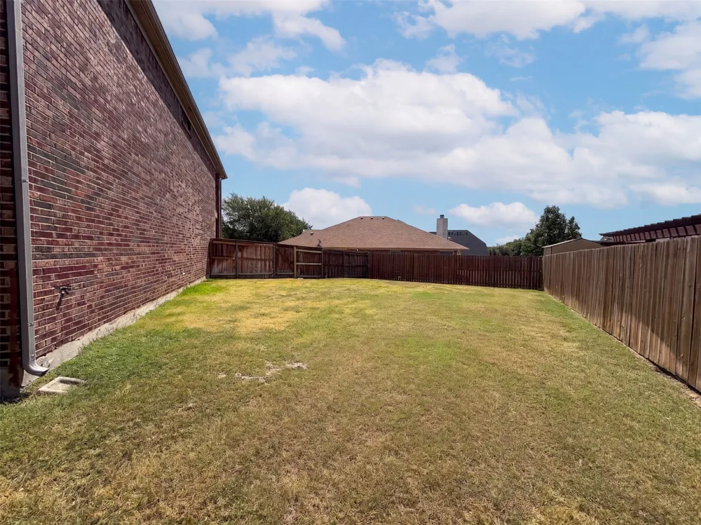 1402 Stone Oak Court Cedar Hill, TX 75104
