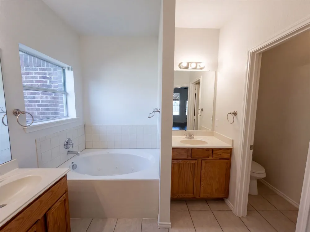 1402 Stone Oak Court Cedar Hill, TX 75104