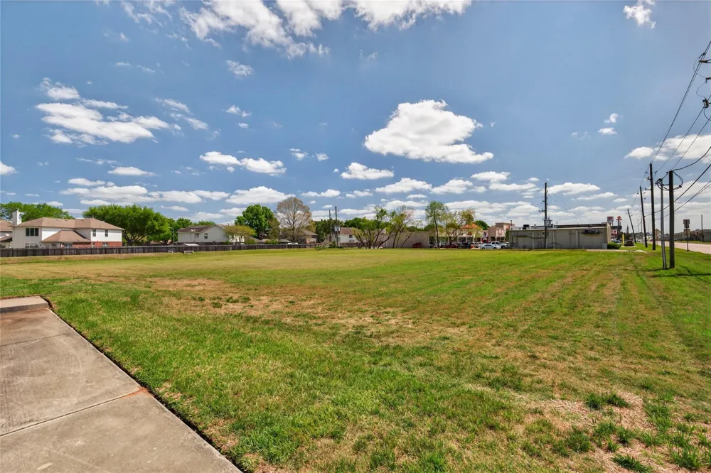 32400 Sh-249 Pinehurst, TX 77362